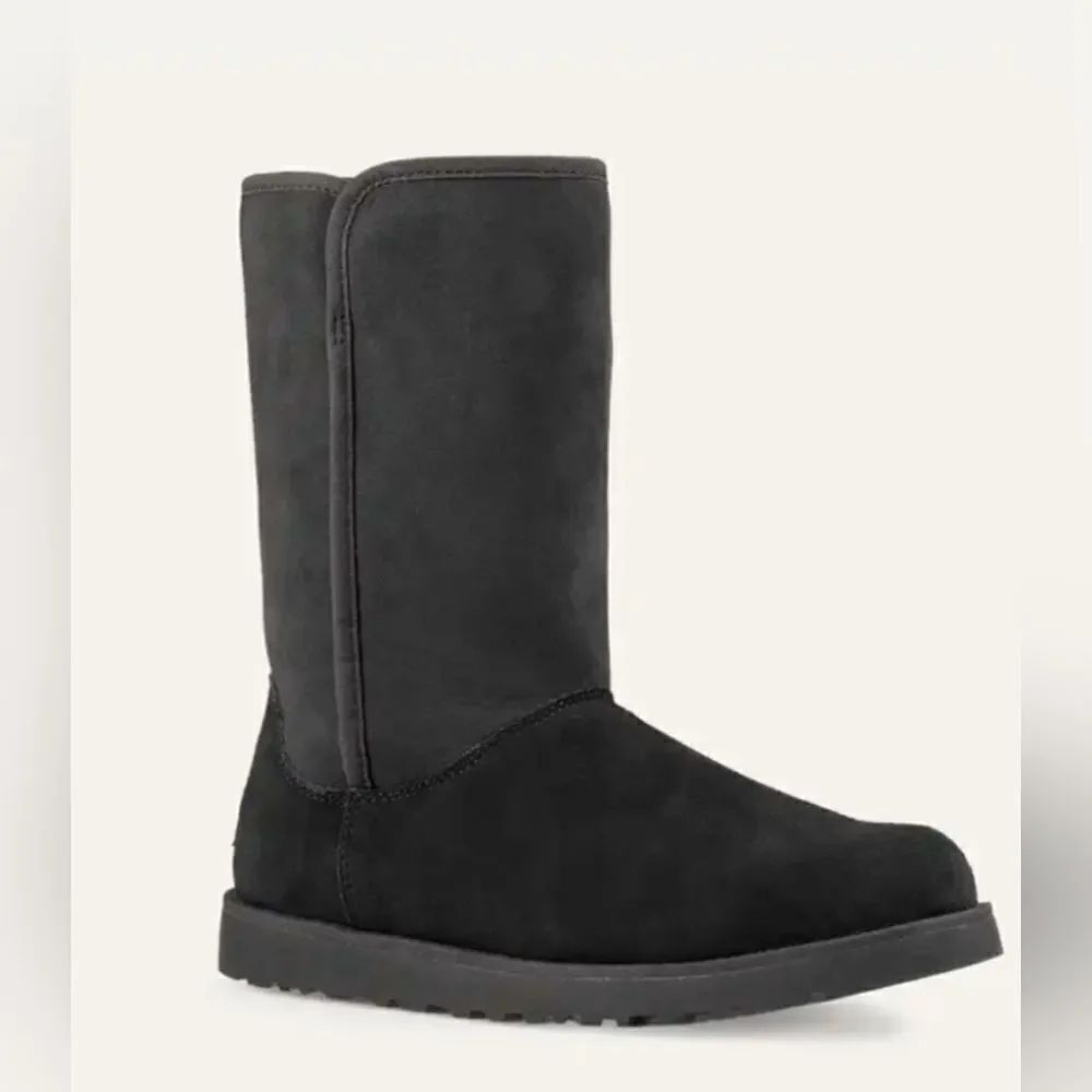 UGG Black Michelle Suede Sheepskin Boots NWOT size 5